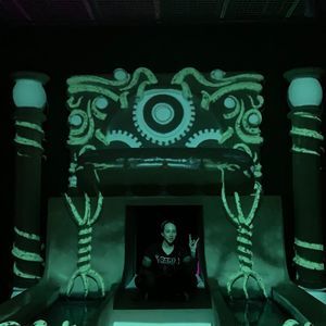 Meet your Posher, Laurie